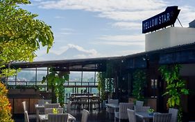 Yellow Star Ambarukmo Hotel